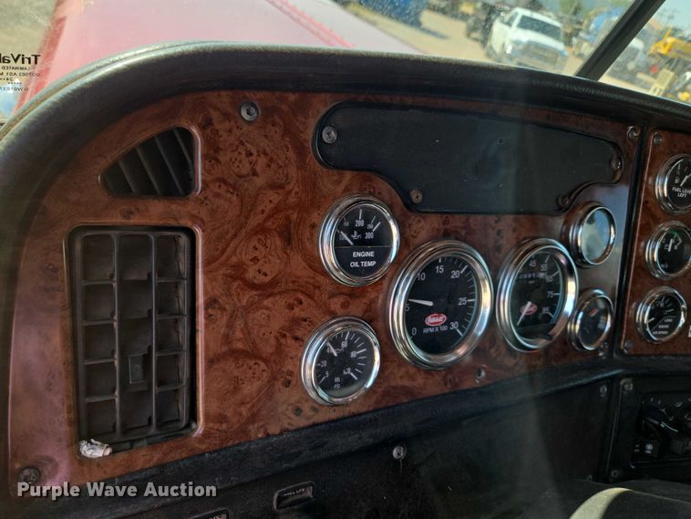 image for item EU3911 2004 Peterbilt 379 semi truck