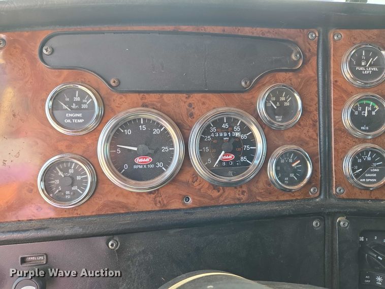 image for item EU3911 2004 Peterbilt 379 semi truck