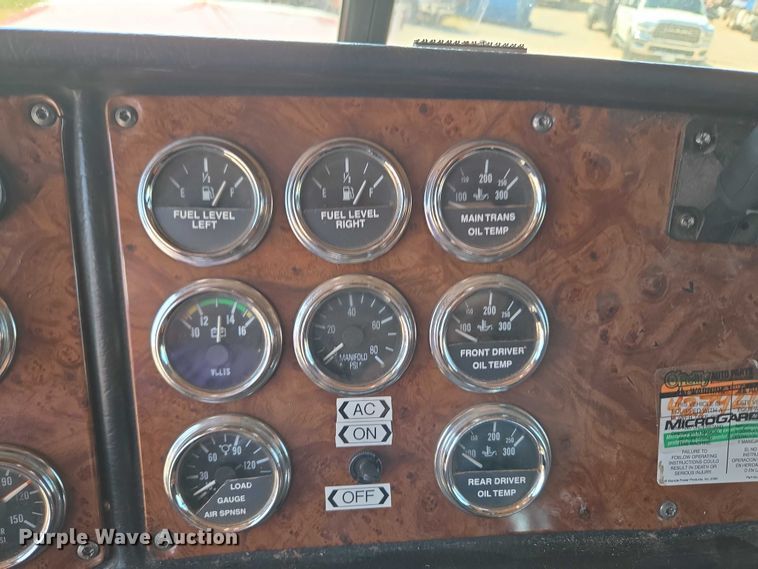 image for item EU3911 2004 Peterbilt 379 semi truck