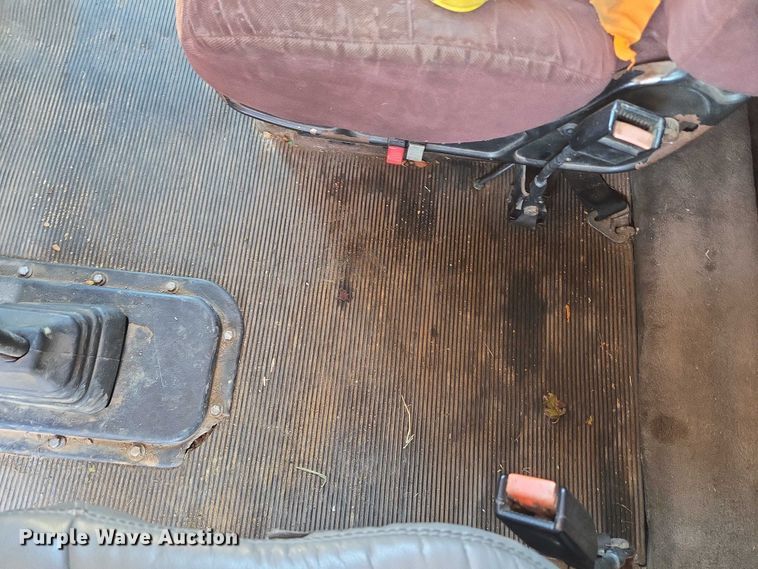 image for item EU3911 2004 Peterbilt 379 semi truck