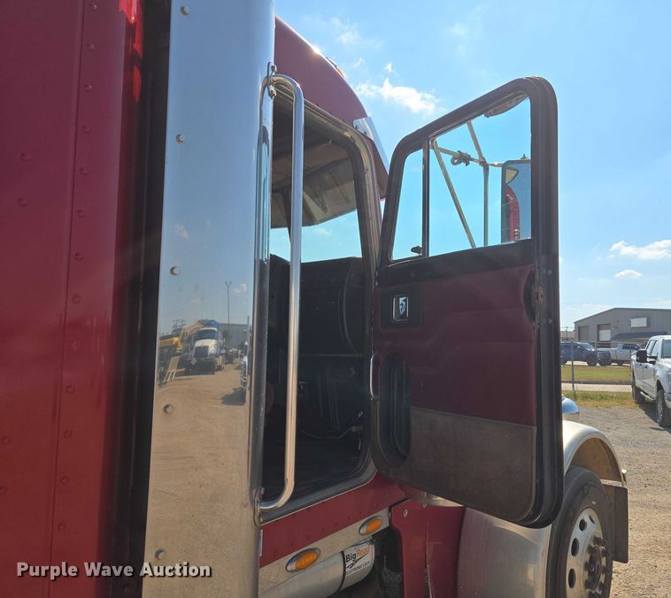 image for item EU3911 2004 Peterbilt 379 semi truck