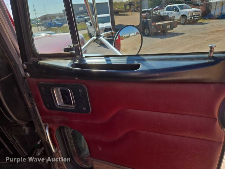 image for item EU3911 2004 Peterbilt 379 semi truck