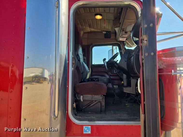 image for item EU3911 2004 Peterbilt 379 semi truck