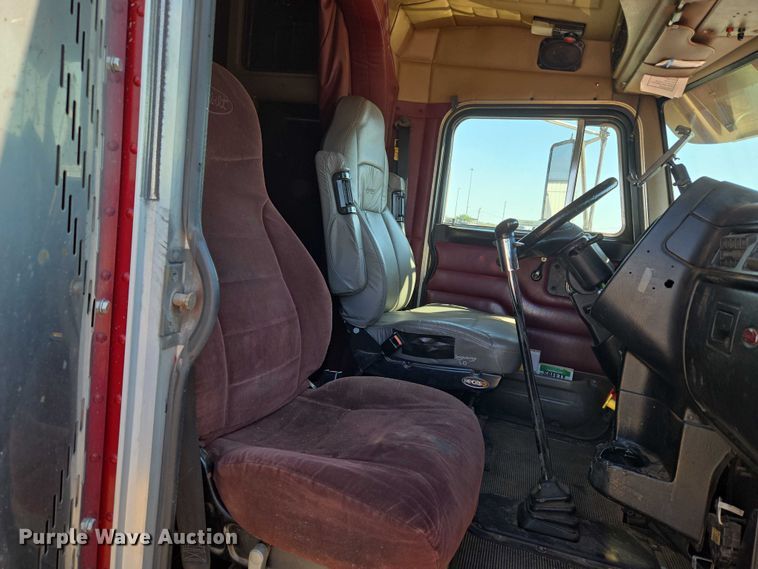 image for item EU3911 2004 Peterbilt 379 semi truck