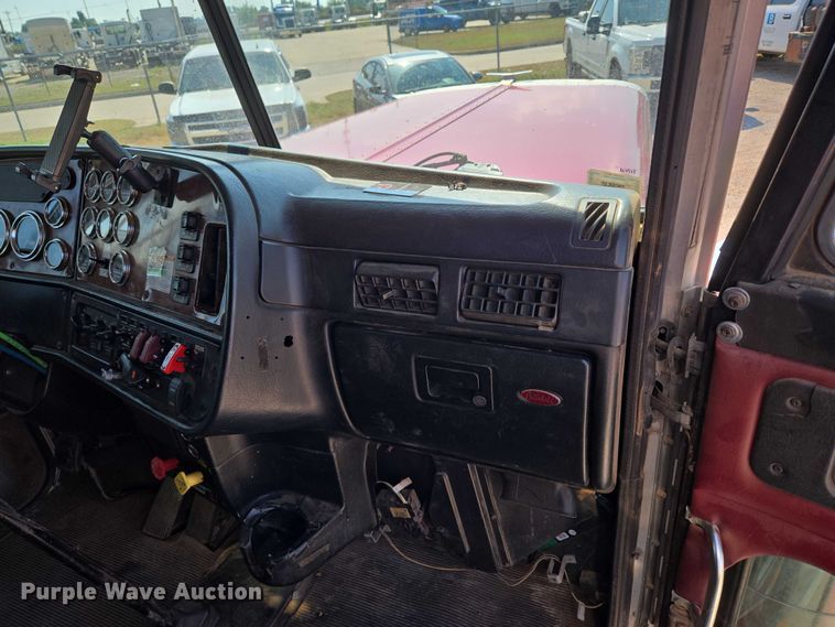 image for item EU3911 2004 Peterbilt 379 semi truck