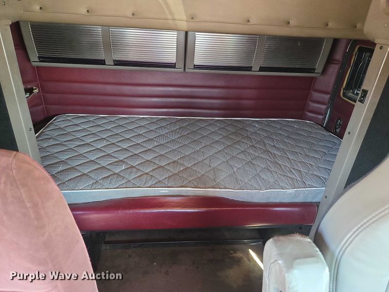 image for item EU3911 2004 Peterbilt 379 semi truck