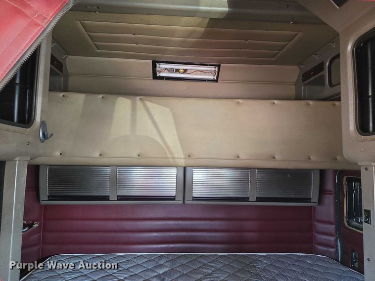 image for item EU3911 2004 Peterbilt 379 semi truck