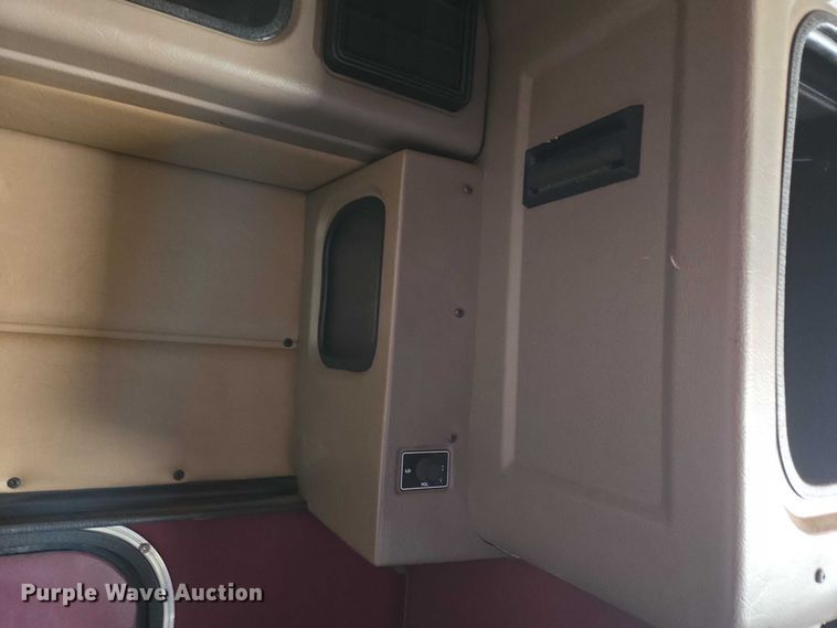 image for item EU3911 2004 Peterbilt 379 semi truck