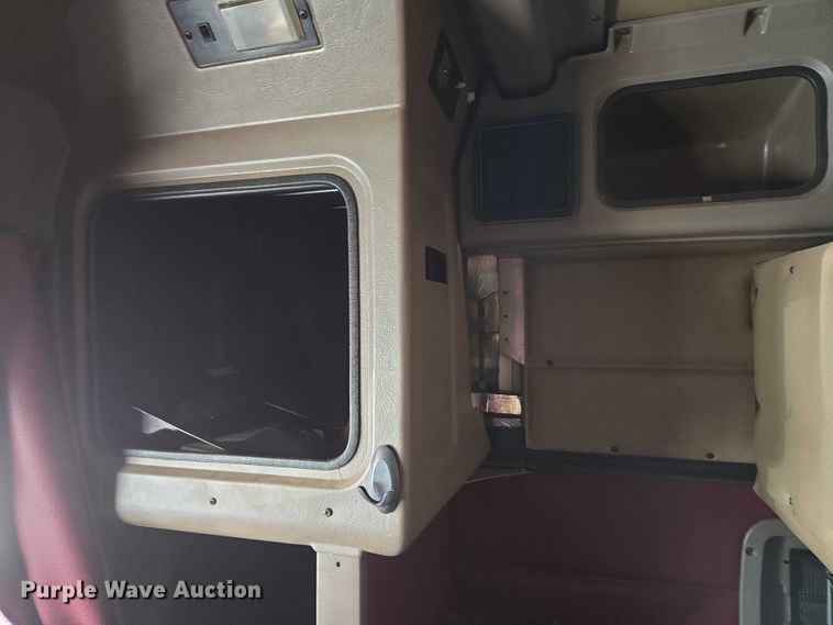 image for item EU3911 2004 Peterbilt 379 semi truck