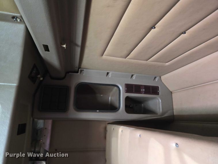 image for item EU3911 2004 Peterbilt 379 semi truck