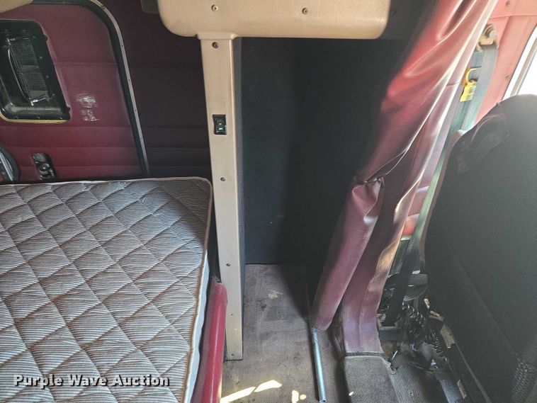 image for item EU3911 2004 Peterbilt 379 semi truck