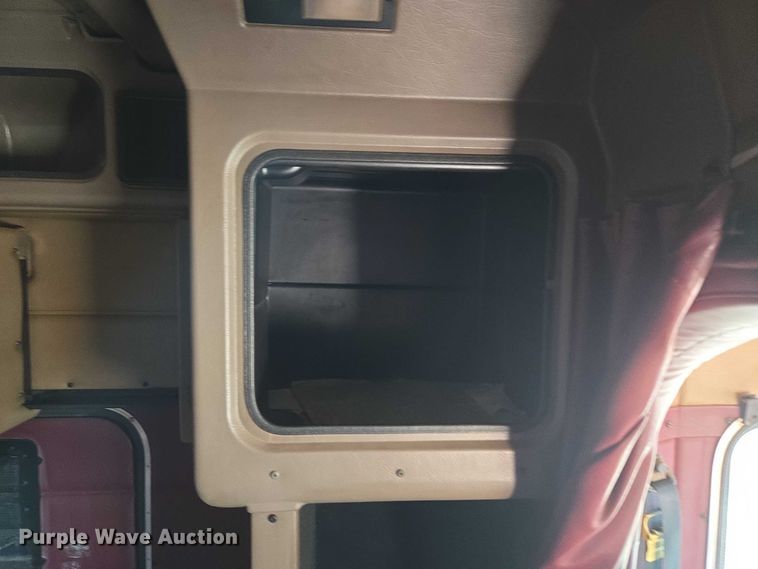 image for item EU3911 2004 Peterbilt 379 semi truck