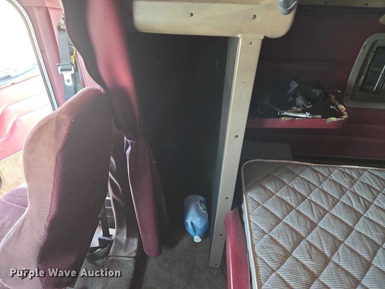 image for item EU3911 2004 Peterbilt 379 semi truck