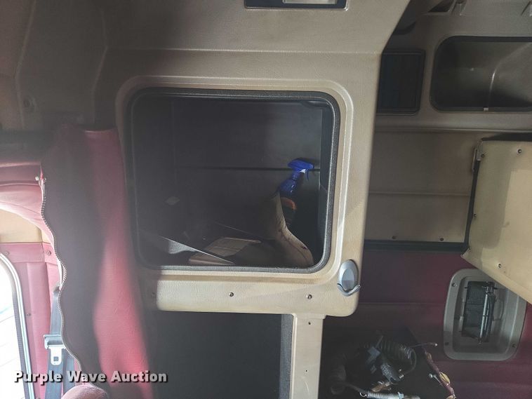 image for item EU3911 2004 Peterbilt 379 semi truck