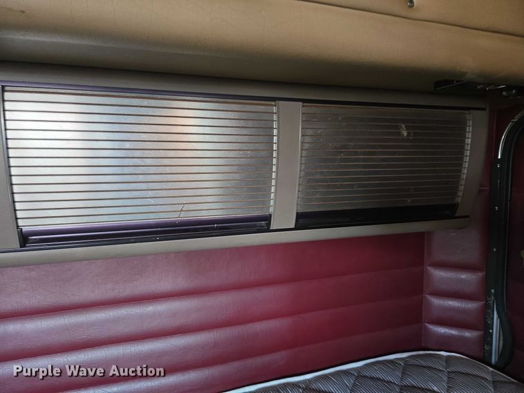 image for item EU3911 2004 Peterbilt 379 semi truck