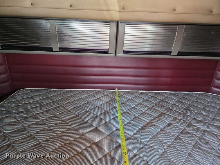 image for item EU3911 2004 Peterbilt 379 semi truck