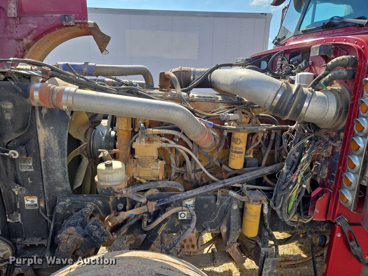 image for item EU3911 2004 Peterbilt 379 semi truck