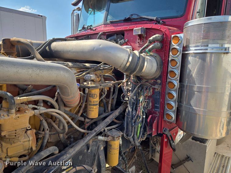 image for item EU3911 2004 Peterbilt 379 semi truck