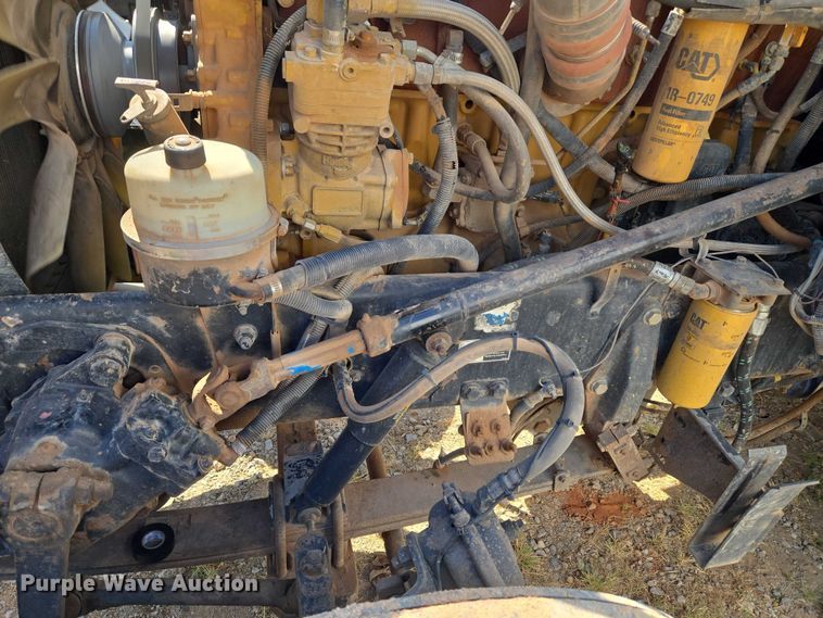 image for item EU3911 2004 Peterbilt 379 semi truck