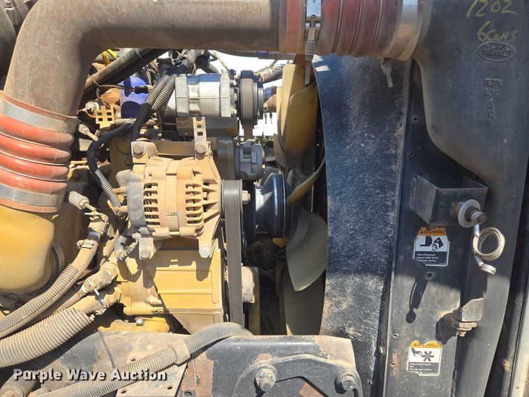 image for item EU3911 2004 Peterbilt 379 semi truck