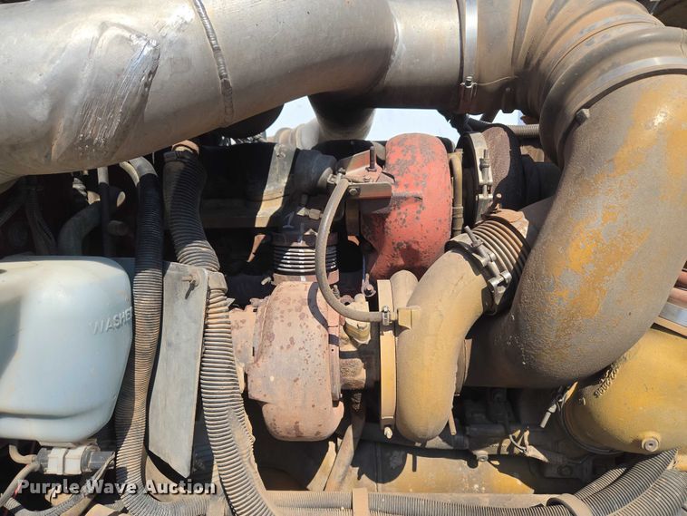 image for item EU3911 2004 Peterbilt 379 semi truck