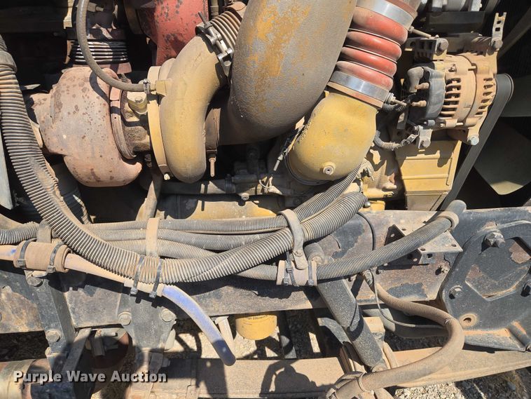 image for item EU3911 2004 Peterbilt 379 semi truck