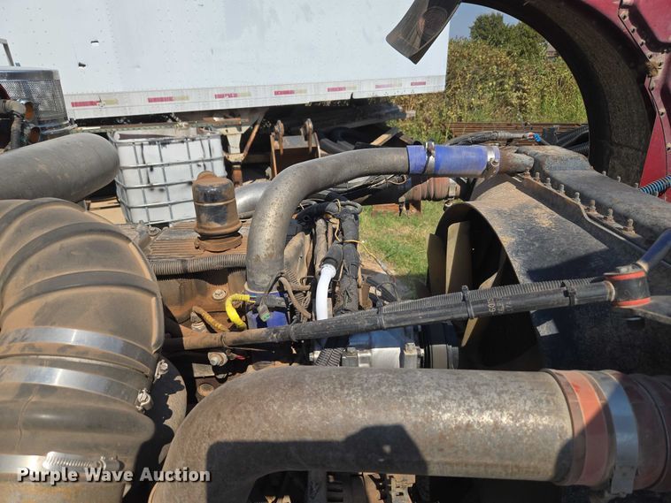 image for item EU3911 2004 Peterbilt 379 semi truck