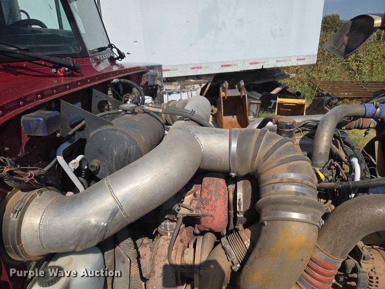 image for item EU3911 2004 Peterbilt 379 semi truck