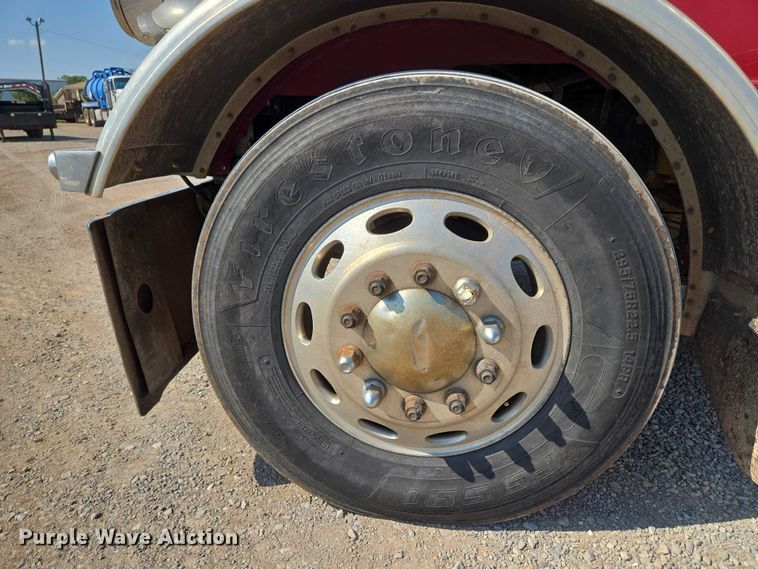 image for item EU3911 2004 Peterbilt 379 semi truck