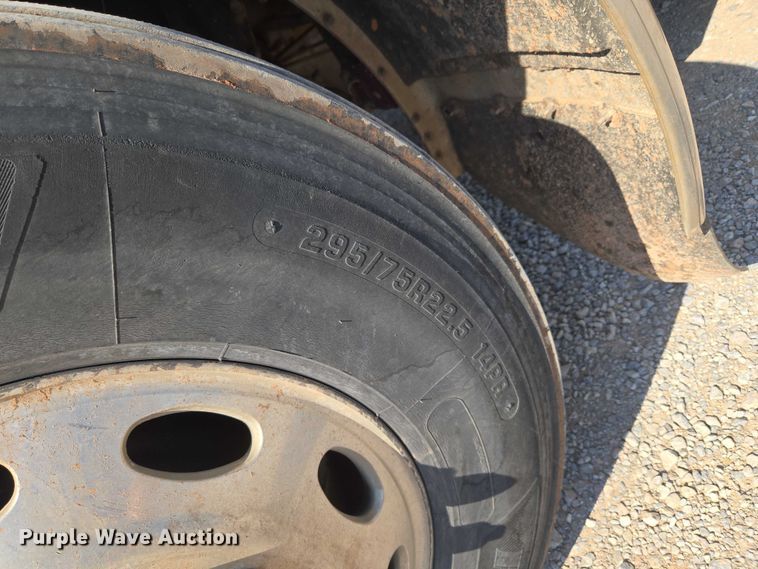 image for item EU3911 2004 Peterbilt 379 semi truck