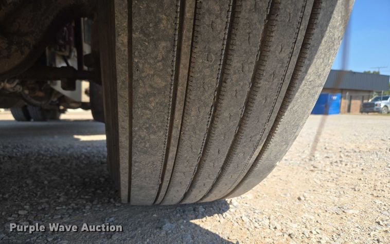 image for item EU3911 2004 Peterbilt 379 semi truck