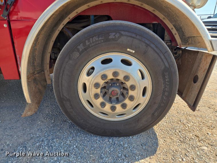 image for item EU3911 2004 Peterbilt 379 semi truck