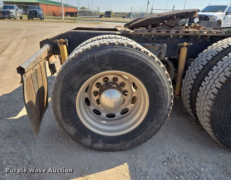 image for item EU3911 2004 Peterbilt 379 semi truck