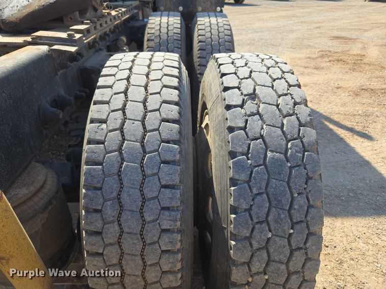 image for item EU3911 2004 Peterbilt 379 semi truck