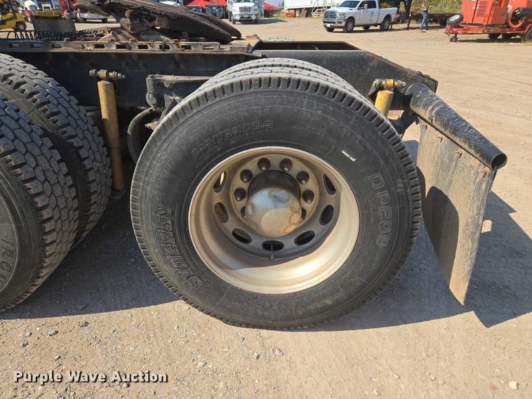 image for item EU3911 2004 Peterbilt 379 semi truck