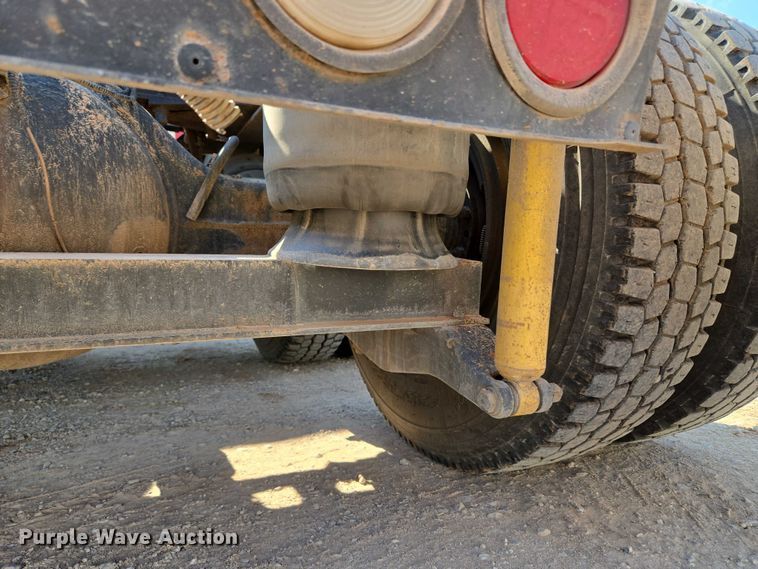 image for item EU3911 2004 Peterbilt 379 semi truck