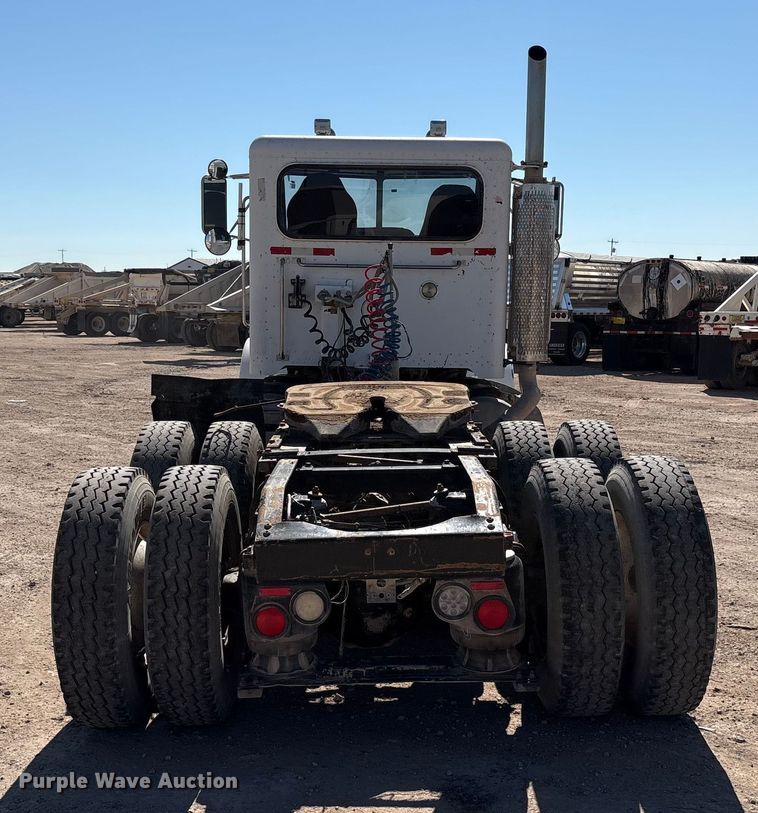 image for item EU4695 2003 Peterbilt 378 semi truck