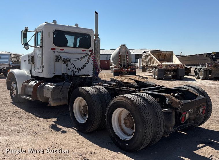 image for item EU4695 2003 Peterbilt 378 semi truck