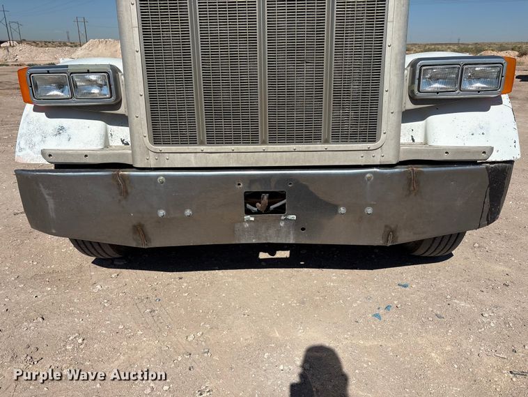 image for item EU4695 2003 Peterbilt 378 semi truck