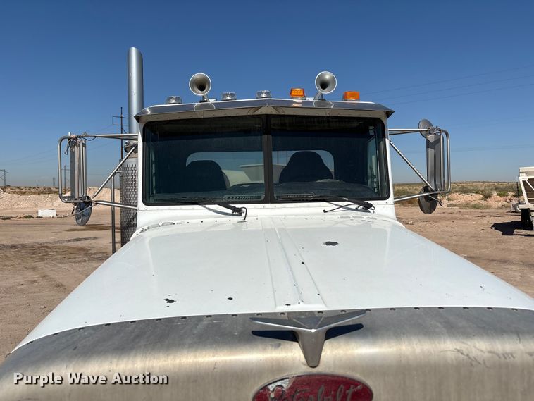 image for item EU4695 2003 Peterbilt 378 semi truck