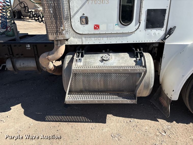 image for item EU4695 2003 Peterbilt 378 semi truck