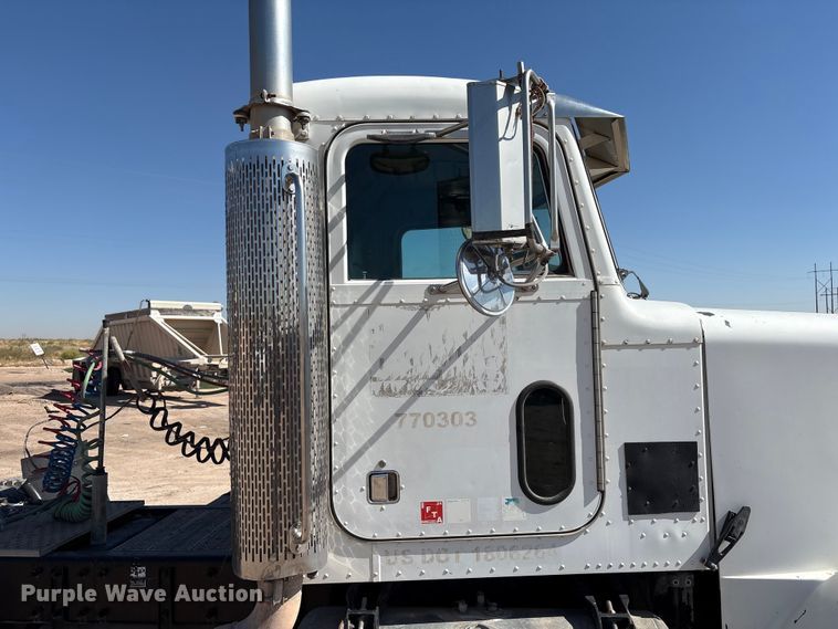 image for item EU4695 2003 Peterbilt 378 semi truck