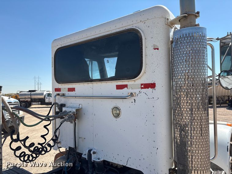 image for item EU4695 2003 Peterbilt 378 semi truck
