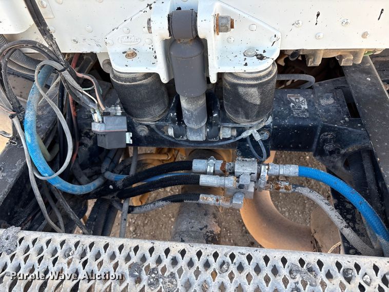 image for item EU4695 2003 Peterbilt 378 semi truck