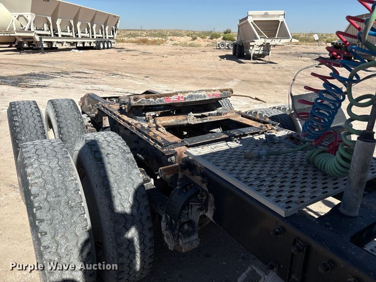 image for item EU4695 2003 Peterbilt 378 semi truck