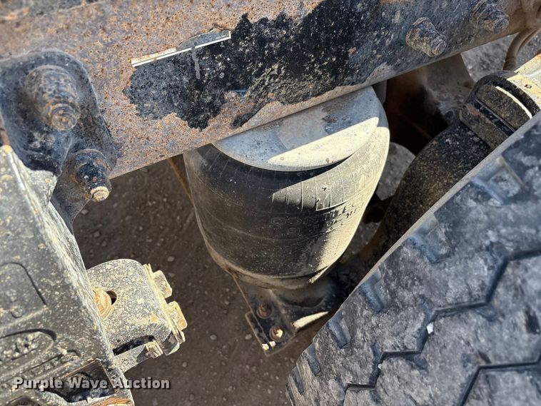 image for item EU4695 2003 Peterbilt 378 semi truck