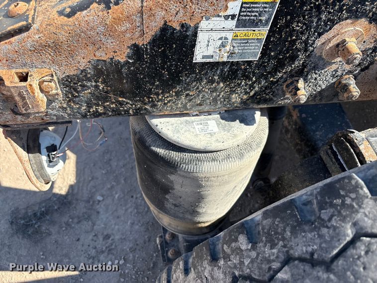 image for item EU4695 2003 Peterbilt 378 semi truck