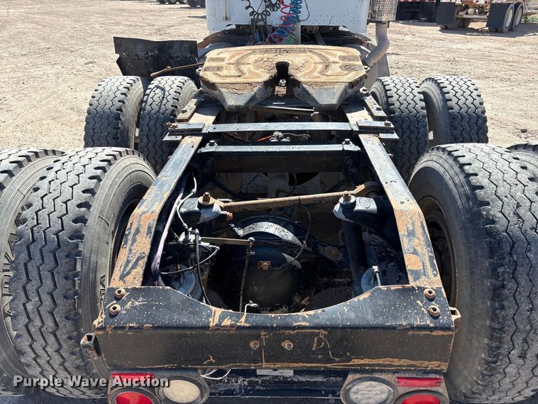 image for item EU4695 2003 Peterbilt 378 semi truck