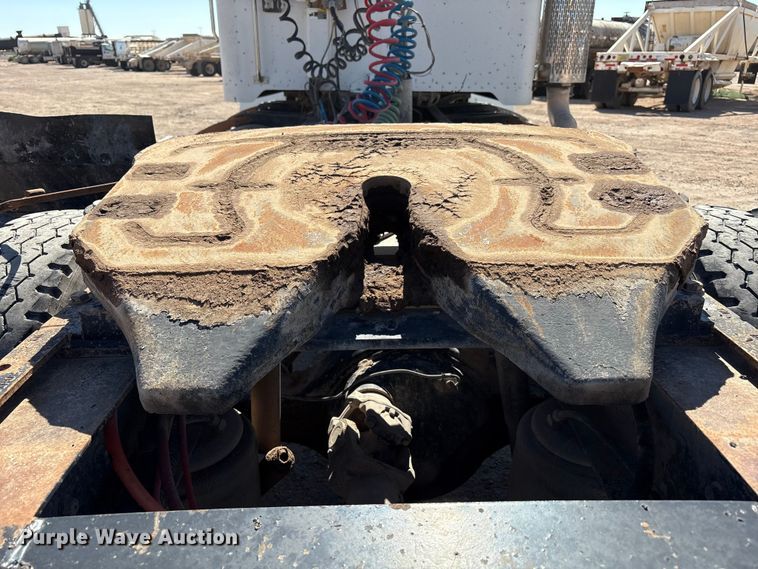 image for item EU4695 2003 Peterbilt 378 semi truck