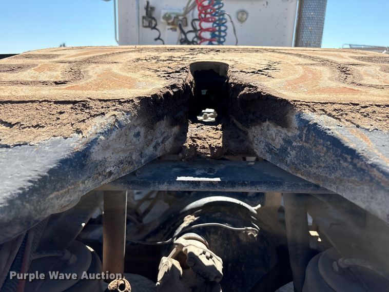 image for item EU4695 2003 Peterbilt 378 semi truck